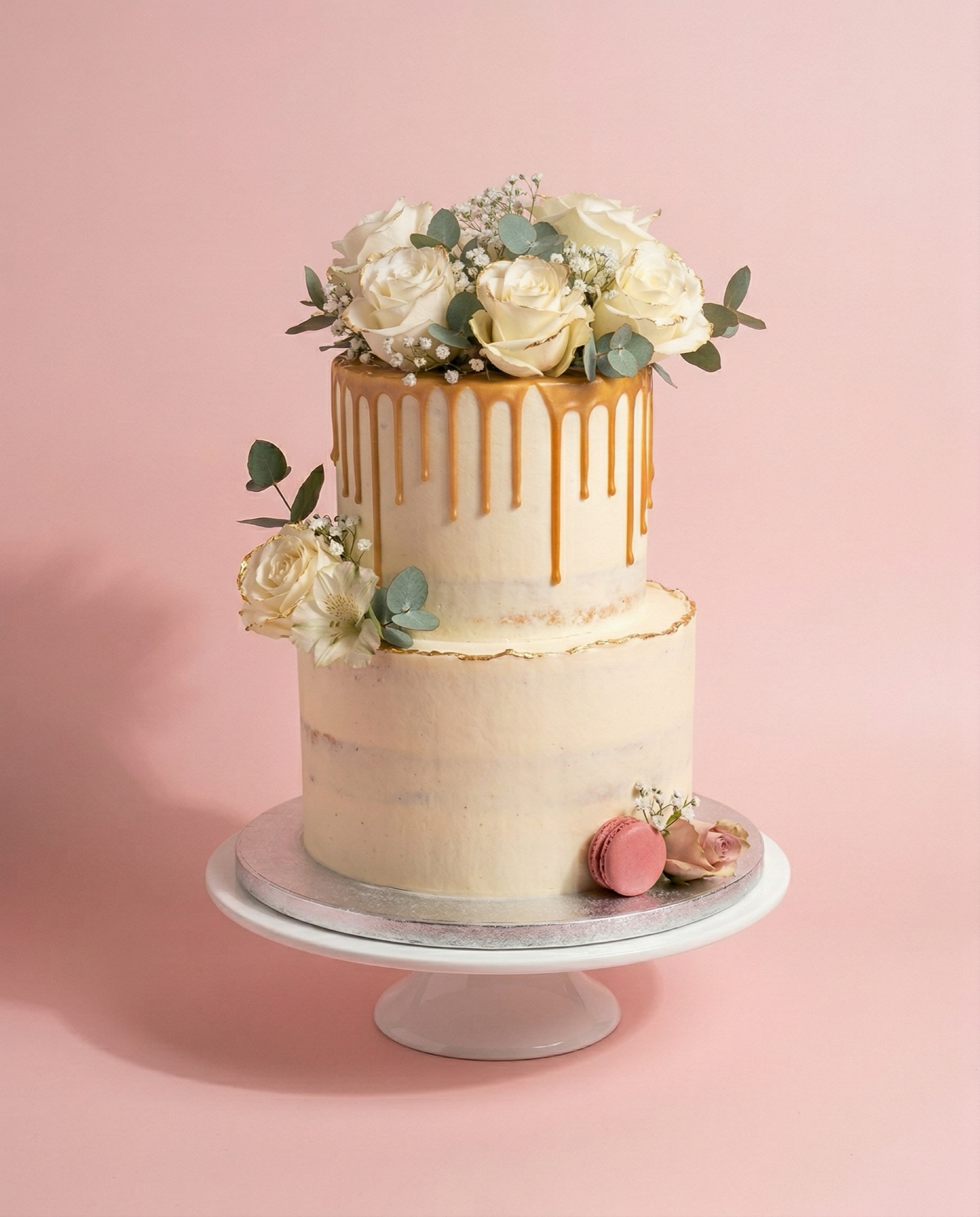 Elegant tiered wedding cake